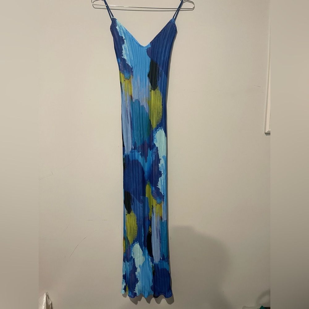 PrettyLittleThing Blue and White Bodycon Maxi Dress - Picture 6 of 11